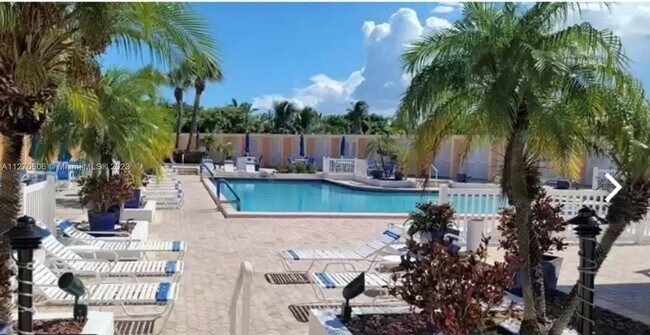 Foto del edificio - 2161 NE 68th St