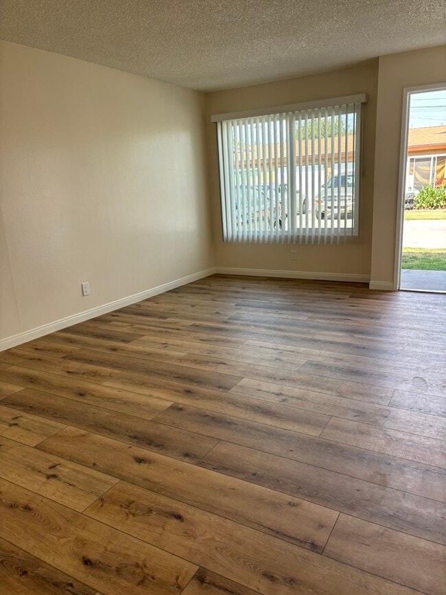 Building Photo - Cedar Apartments