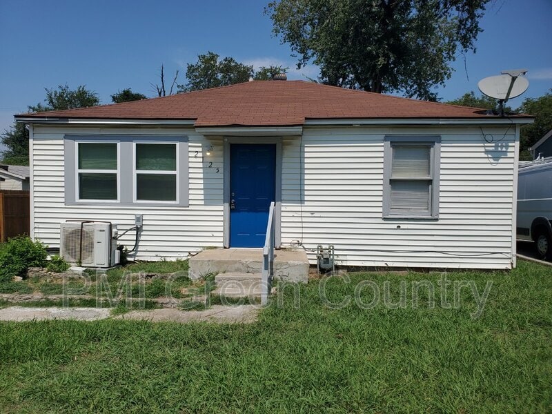 Primary Photo - 2125 E Seminole St