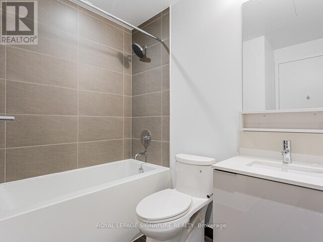 Photo du bâtiment - 950-3950 Portage Pkwy