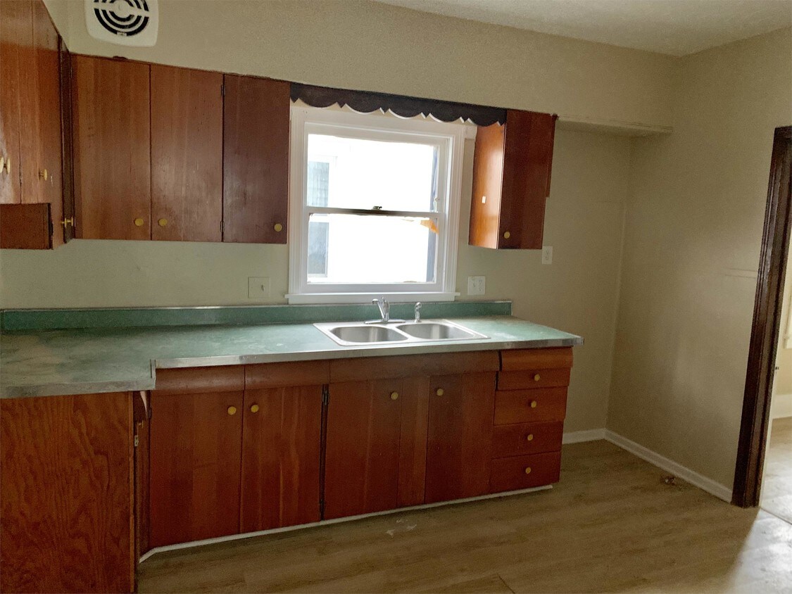 Primary Photo - 20 Copsewood Ave