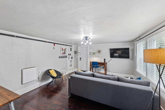 Foto del edificio - Coos Bay Apartments at Heritage House #5 Pet-Friendly Comfort