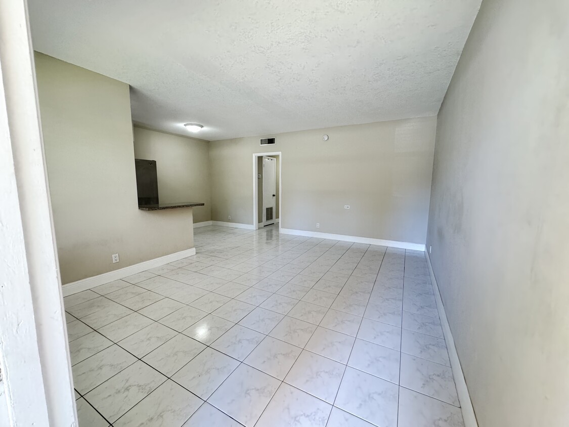 Primary Photo - 2121 N Ocean Blvd