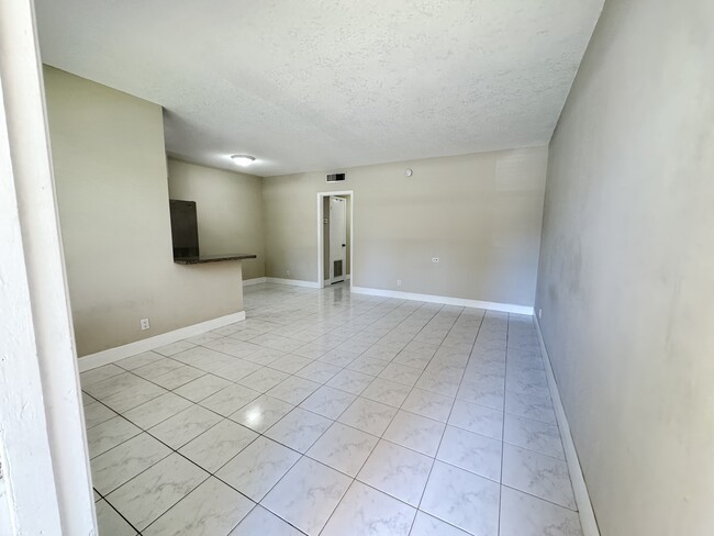 Building Photo - 2121 N Ocean Blvd