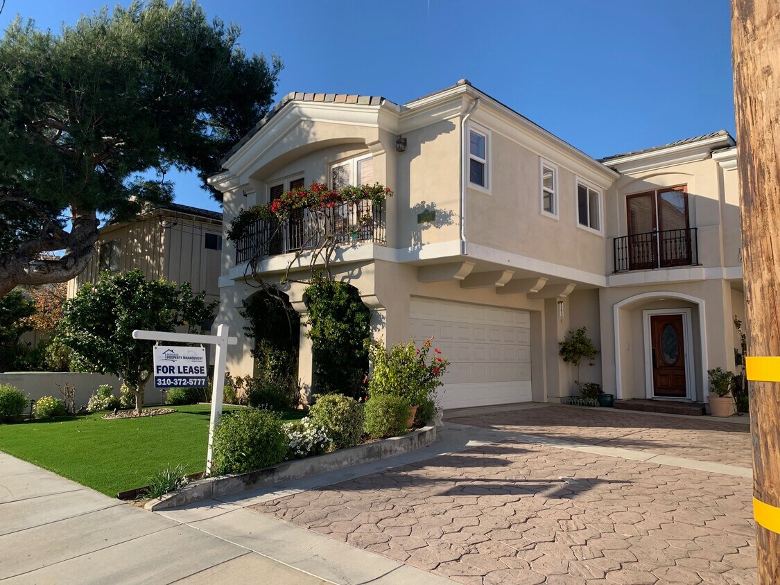 2105 Curtis Ave, Redondo Beach, CA 90278 Townhome Rentals in Redondo