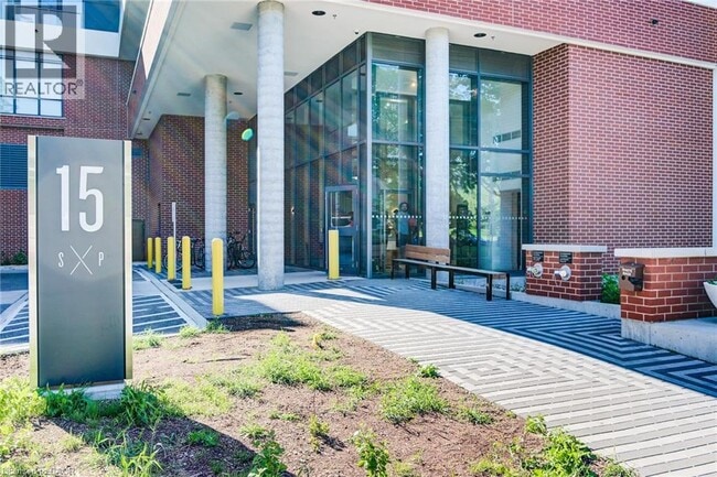 Photo du bâtiment - 5 Wellington St S