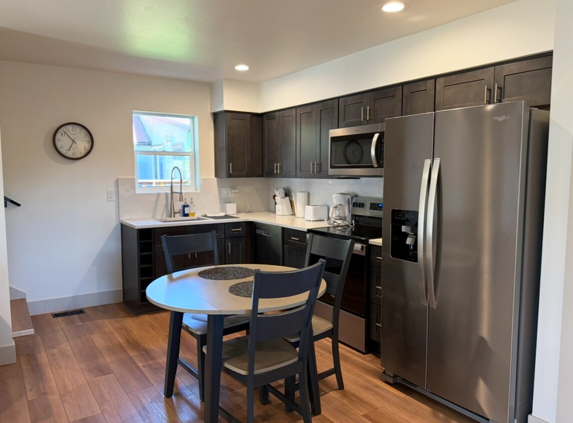 Foto principal - 209 12th St W
