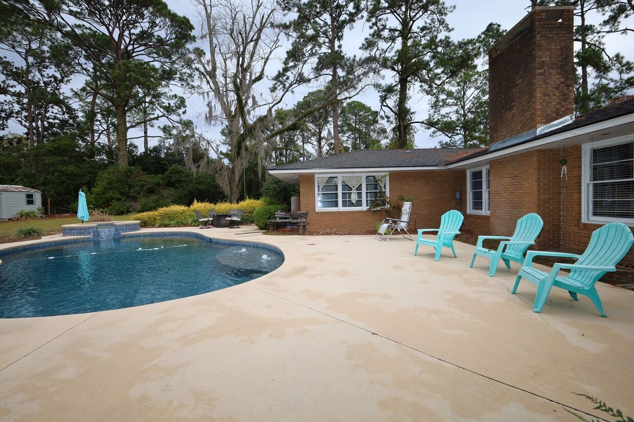 Building Photo - 2524 Jerry Jones Dr