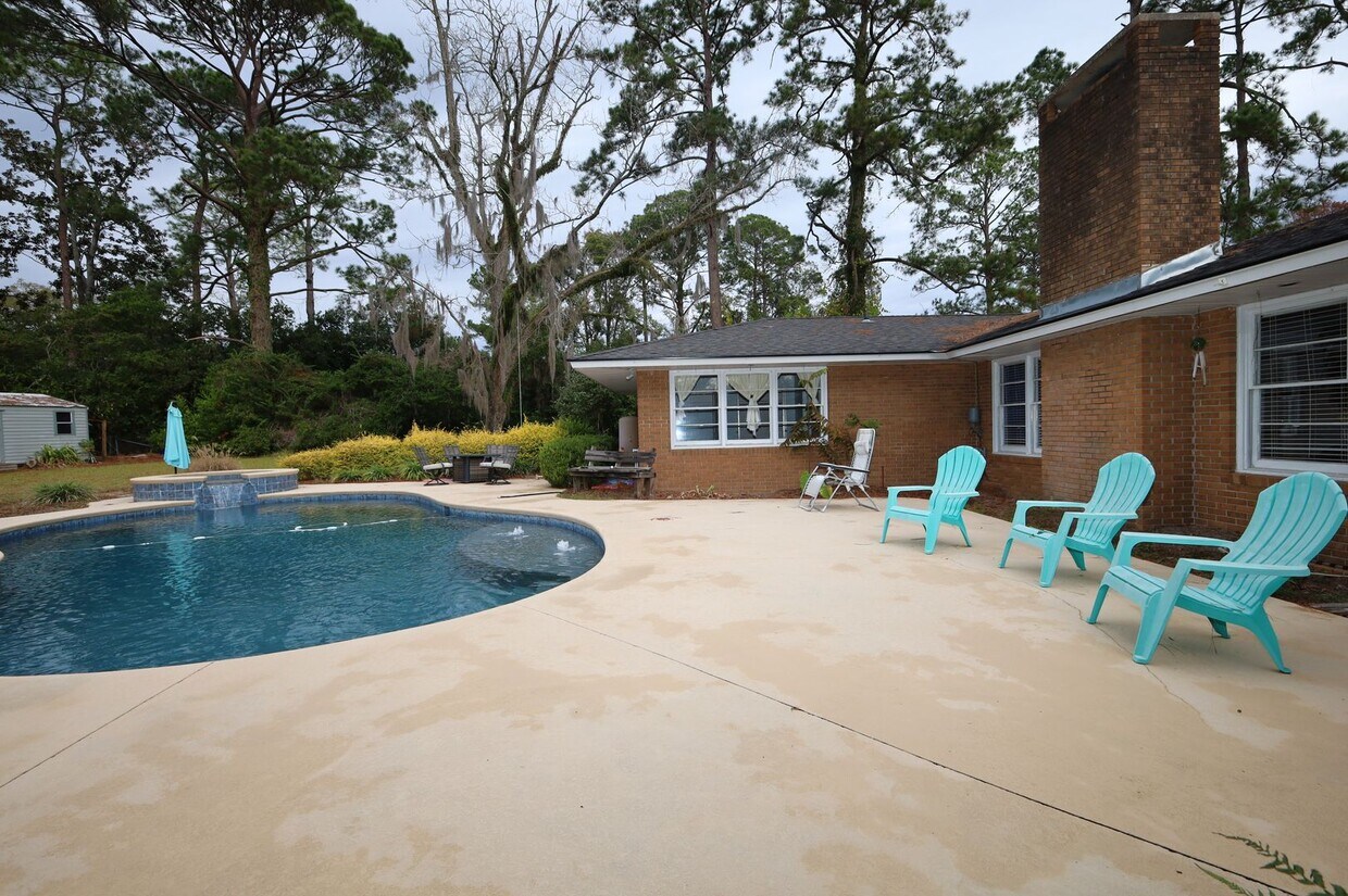 Foto del edificio - 2524 Jerry Jones Dr