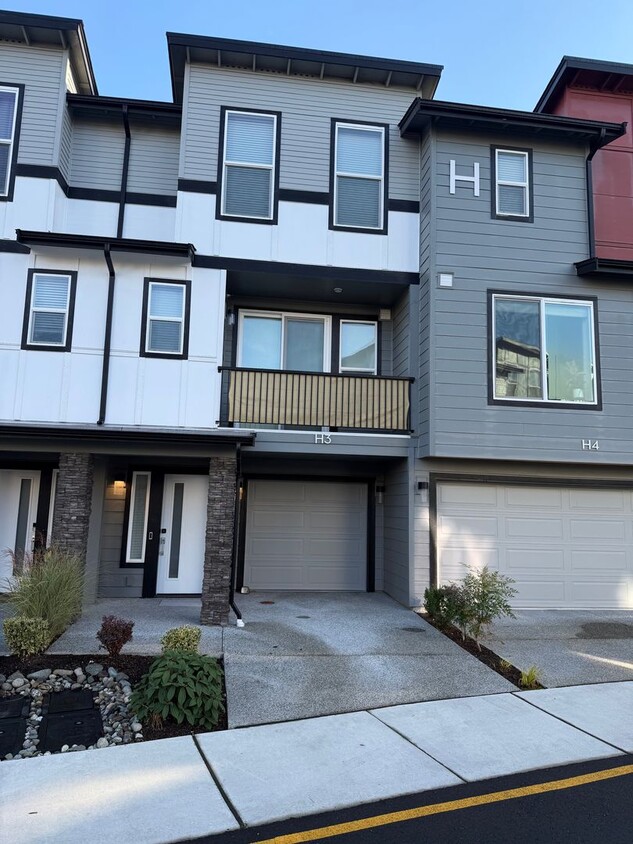 New Lynnwood Upscale Townhome For Rent! - New Lynnwood Upscale Townhome For Rent!