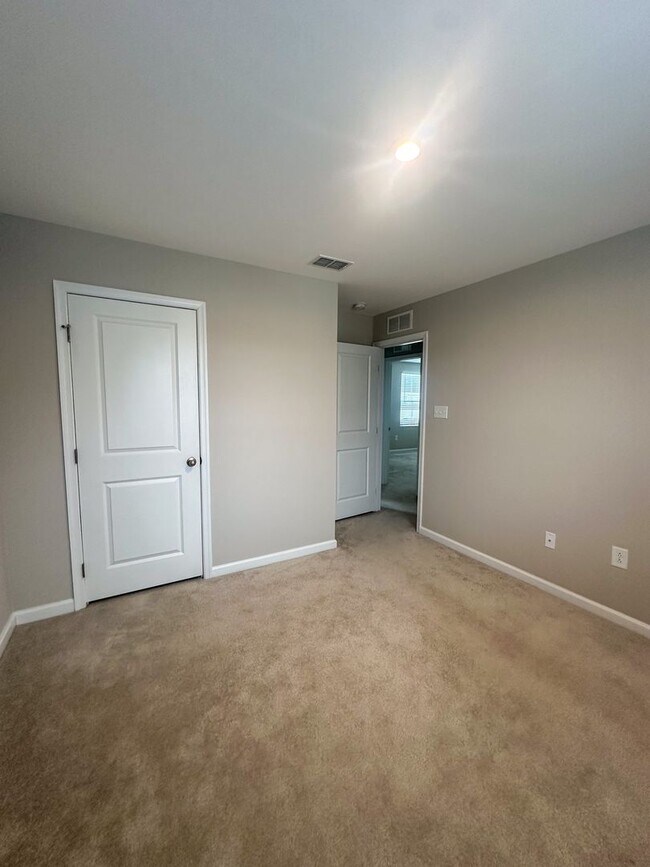 Building Photo - Spacious 4-Bedroom Family Home in Williamsburg – Perfect for Comfortable Living!