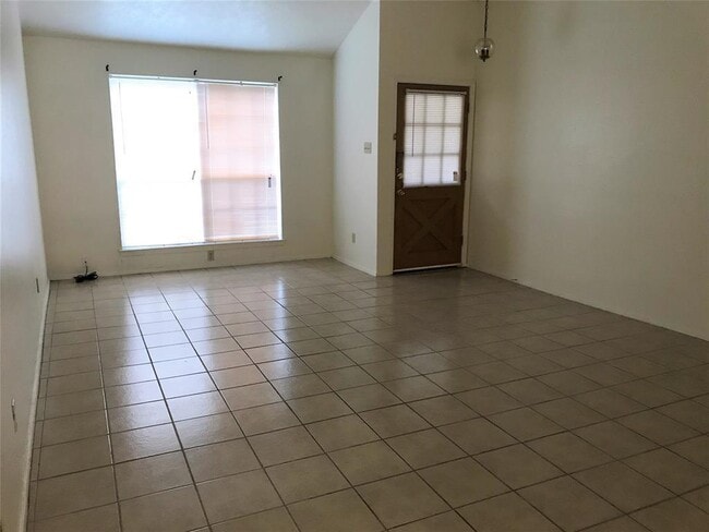 Building Photo - 3847 Westmeadow Dr
