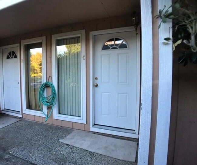 Building Photo - Rock Creek 4-plex Unit - 2 Bedrooms 1.5 Ba...