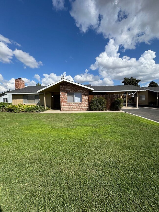 Building Photo - 2724-2728 S Sallee Ct