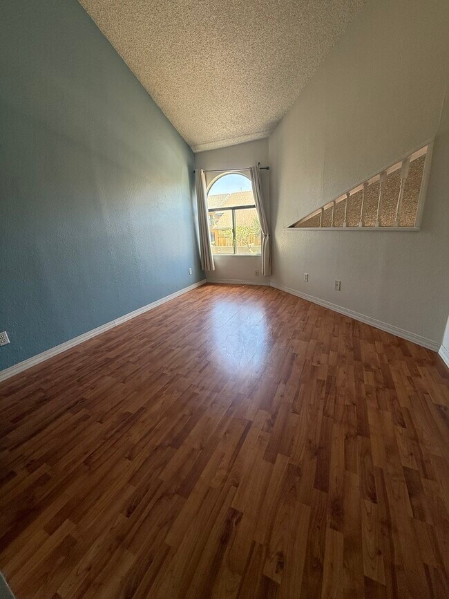 Foto del edificio - Town Home For Rent