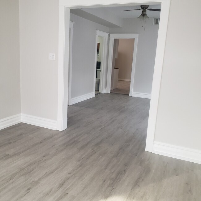 Foto del edificio - 36 W 103rd Pl