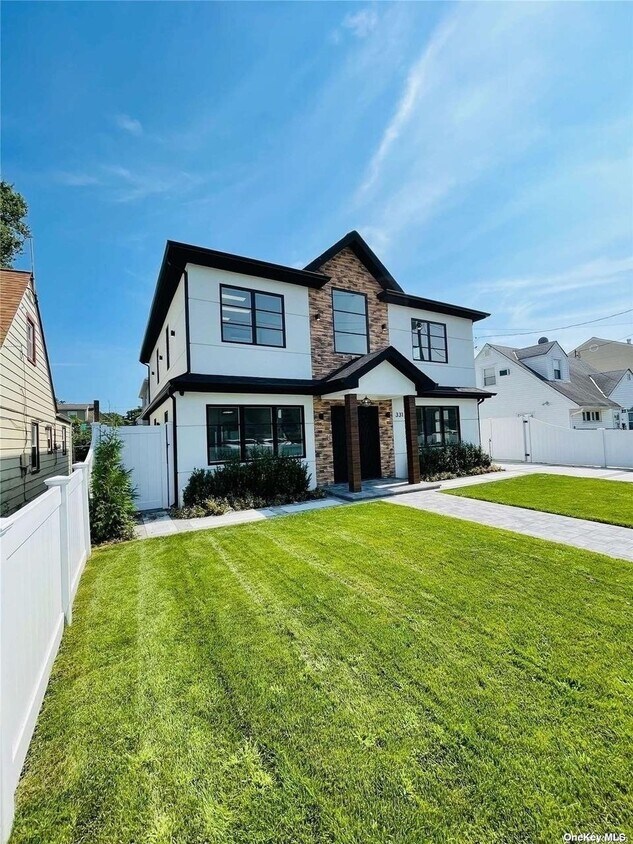 Foto principal - 331 Peninsula Blvd