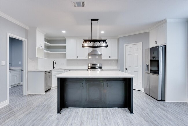 Building Photo - 10622 Rustling Oaks Dr