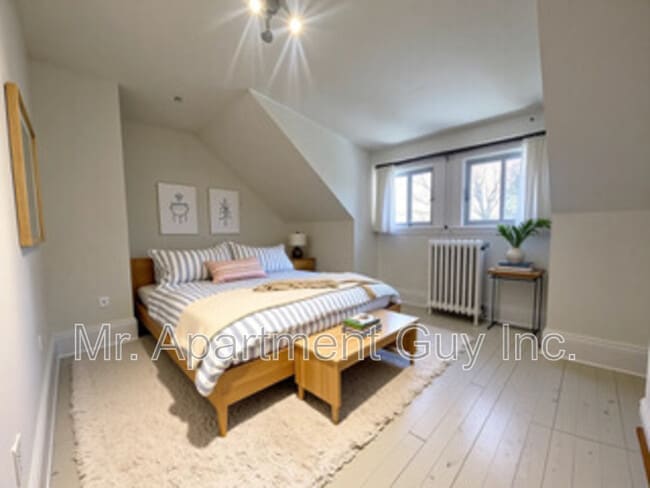 Building Photo - 27 Parkside Dr