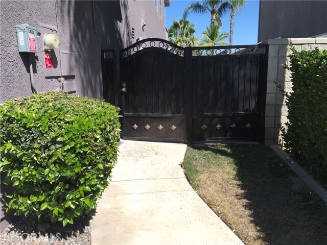 Building Photo - 609 Raphael Dr