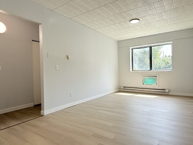 Building Photo - 3503 Sandwich St.