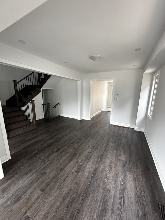 Building Photo - 34 Del Ray Cres