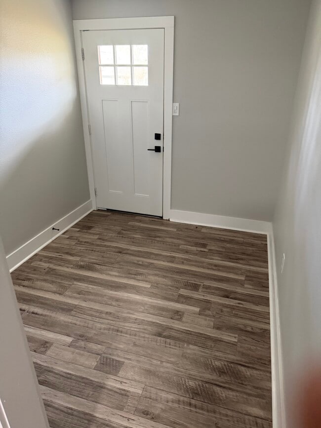 Building Photo - 101 April Point Pl