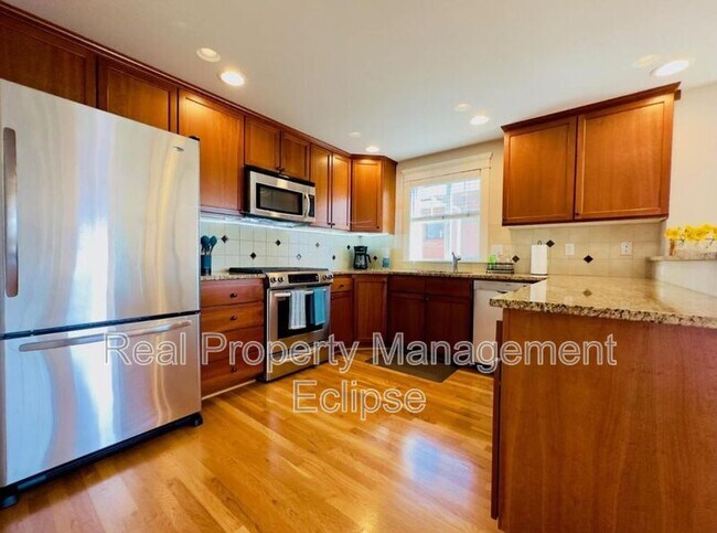 Foto del edificio - 2028 Eastlake Ave E