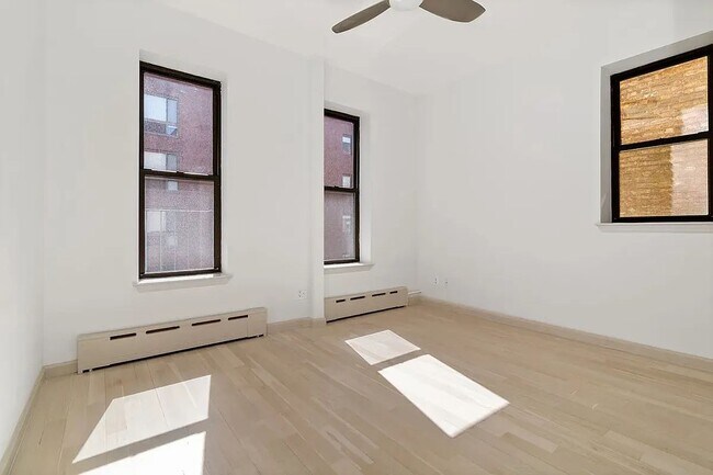 Foto del edificio - 316 West 51st Street