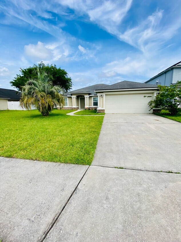 Foto principal - Gorgeous home located in desirable Two Cre...