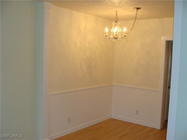 Building Photo - 421 12th Ave S