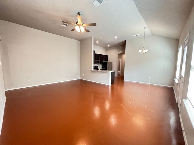 Building Photo - Luxury Duplex in Seguin with 3-bed, 2-bath...