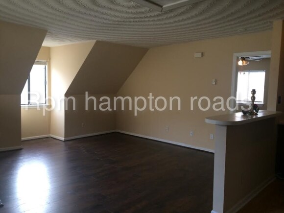 Building Photo - 322 Ashlawn Dr
