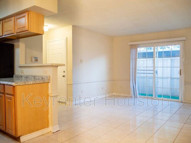 Foto del edificio - 2750 Holly Hall St