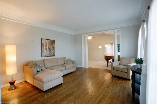 Building Photo - 38805 Camelot Way