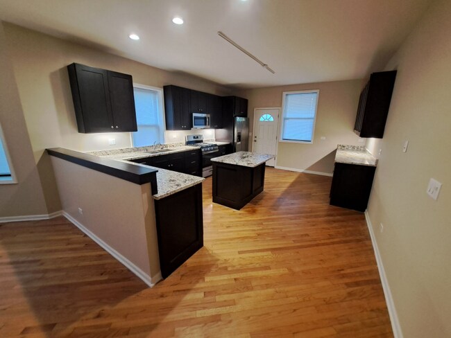 Foto del edificio - 1534 E Marquette Rd