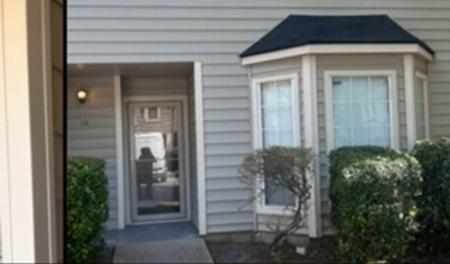 Building Photo - 152 Belmonte Dr SW