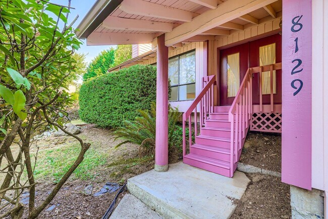 Building Photo - Fully-Remodeled 3 Bed 2.5 Bath Kirkland Home!