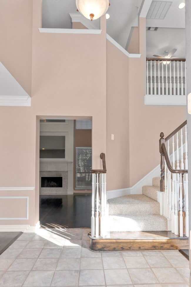 Foto del edificio - "Beautiful 4-Bedroom Home with Expansive D...