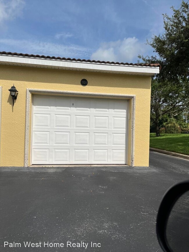 Building Photo - 3 br, 2 bath House - 1300 Canopy Walk Ln U...