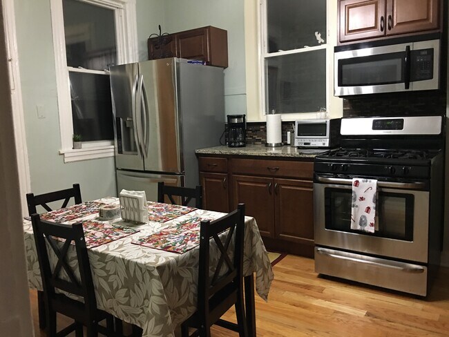 Foto del edificio - 1339 N Western Ave