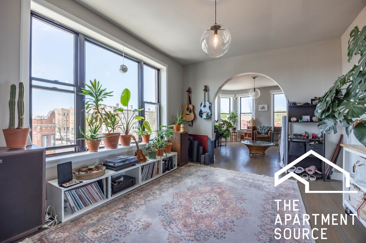 Foto principal - 3237 W Armitage Ave