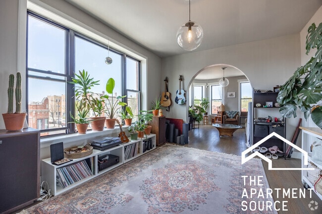 Building Photo - 3237 W Armitage Ave