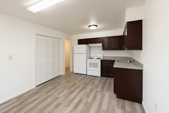 Building Photo - 445 E 800 N St