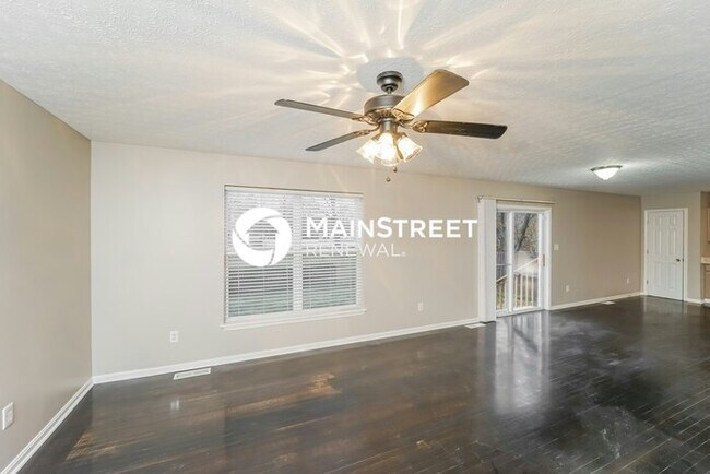 Foto del edificio - 4 Bedroom Pet-Friendly Home in Louisville, KY with Main Street Renewal
