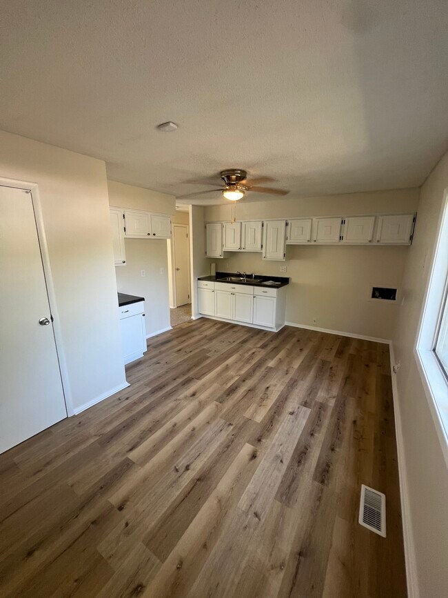 Foto del edificio - 923 Hillside Dr