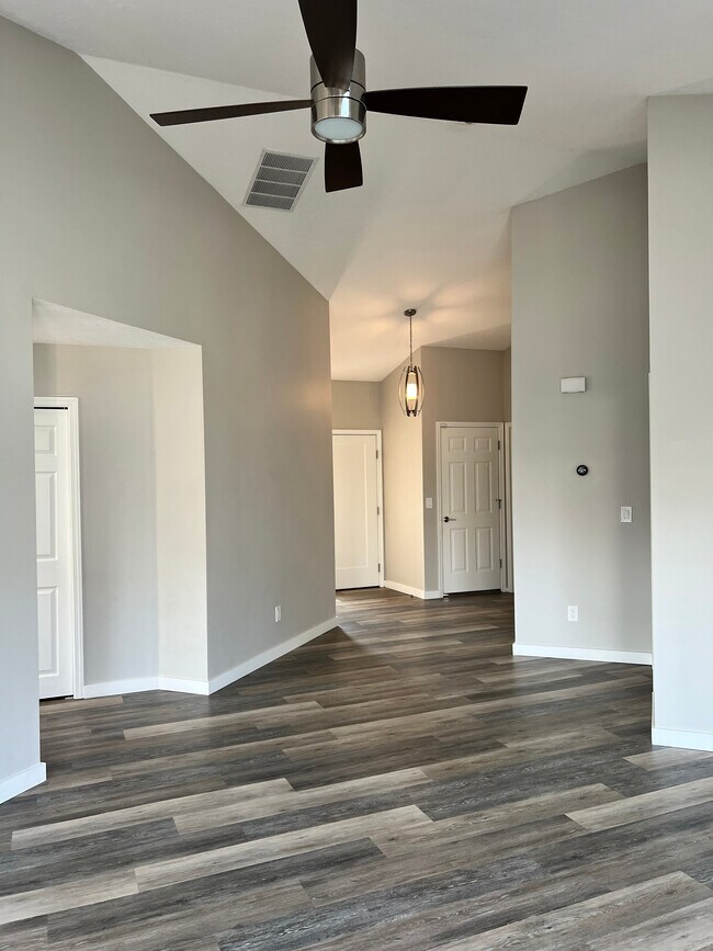 Entrada - 5358 Summerlake St SE