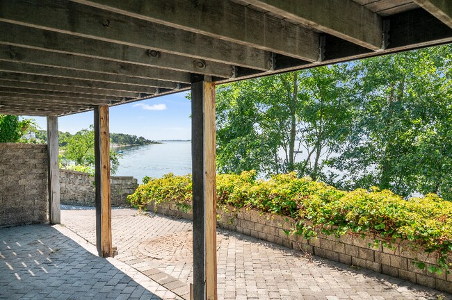 Foto del edificio - 240 Narragansett Ave