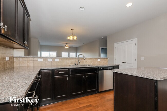 Foto del edificio - 3494 Alister Ave SW