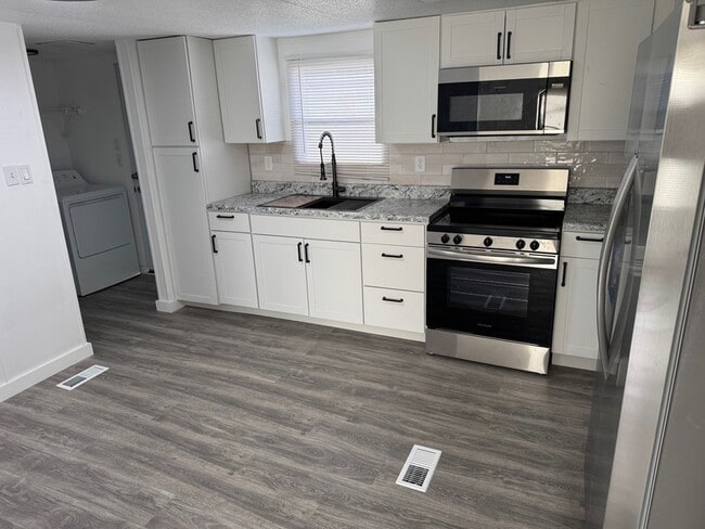 Photo - 205 Royal St House